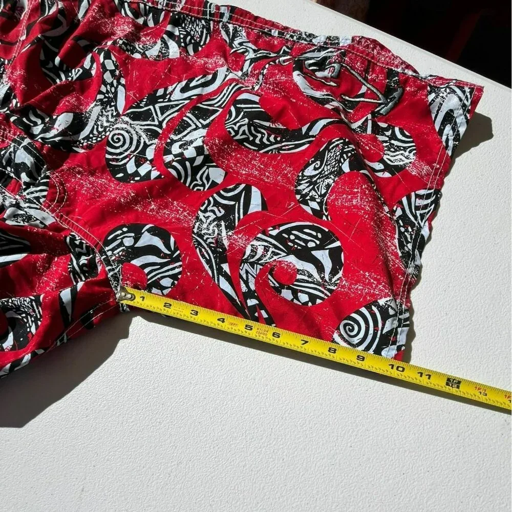 Kirra Mens Size 32 Red Black White Abstract Board Shorts Swim Trunks‎